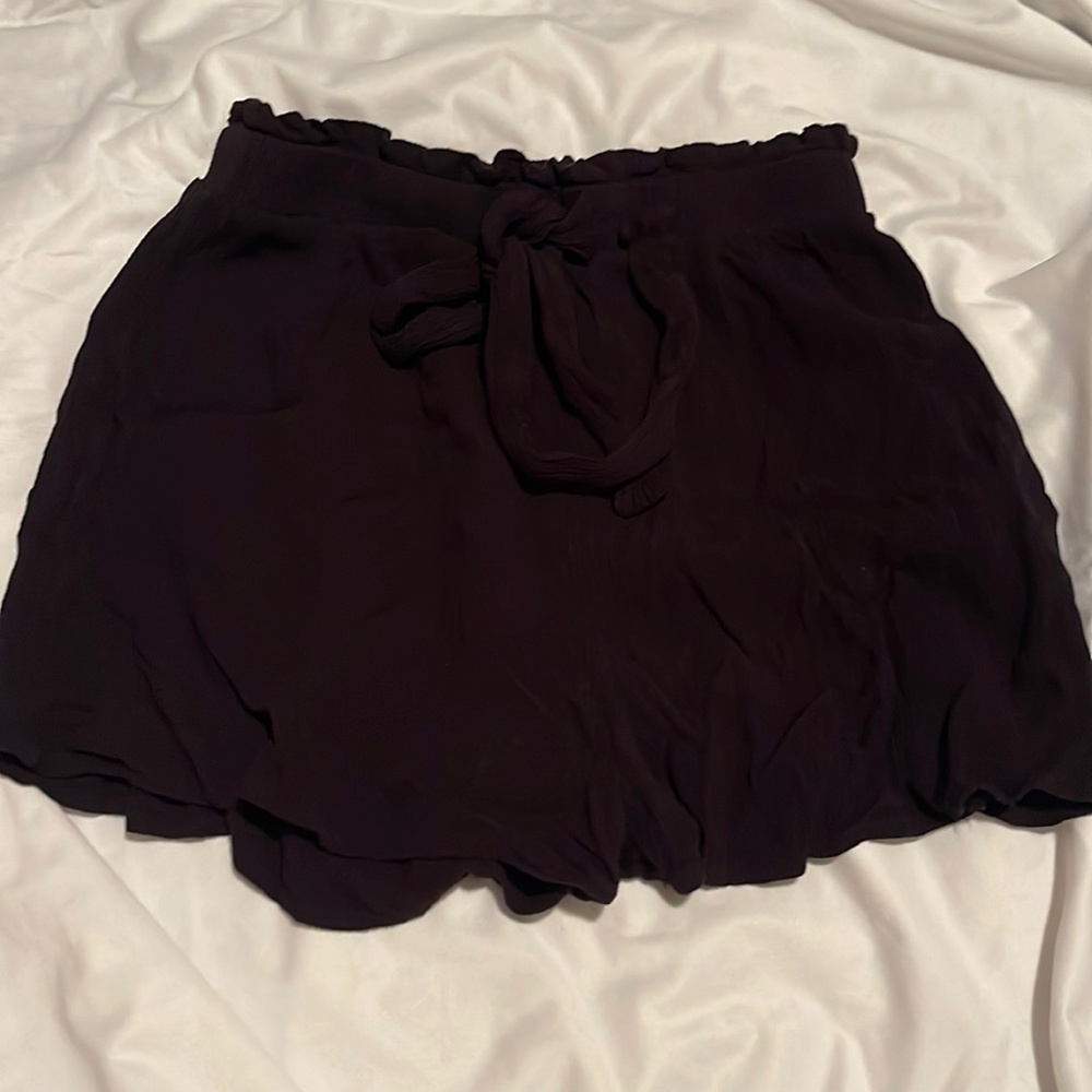 Black flow shorts